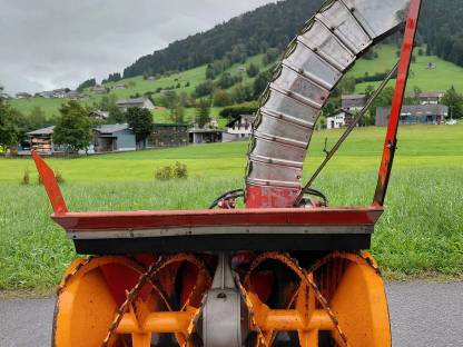 Bild 4:ZAUGG Schneefräse Kleintraktor