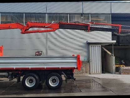 Bild 2:Tandemkipper mit Kran Fliegl