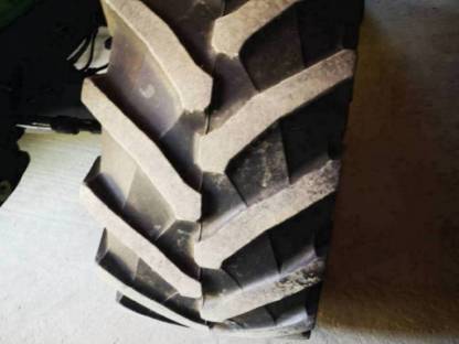 Bild 6:Traktorreifen 540/65R24 und 600/65R34
