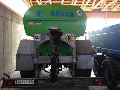 Bild 2:Güllefass Bauer Poly 155TL