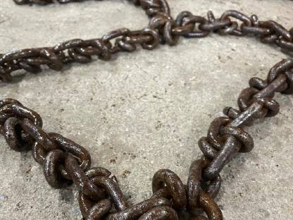 Bild 2:Schneeketten 18,4R30 / 15-30