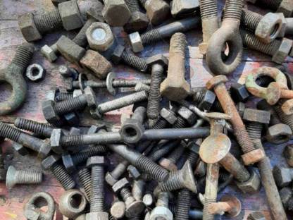 Bild 2:Schrauben, Muttern, schwarz