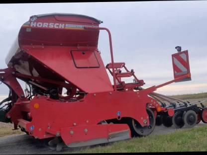 Bild 4:Sämaschine samt Frontpacker Horsch Express 3TD