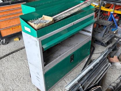 Bild 4:Laderaumregal