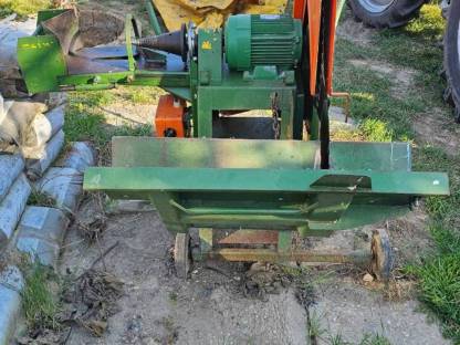 Bild 6:Wippkreissäge mit Kegelspalter