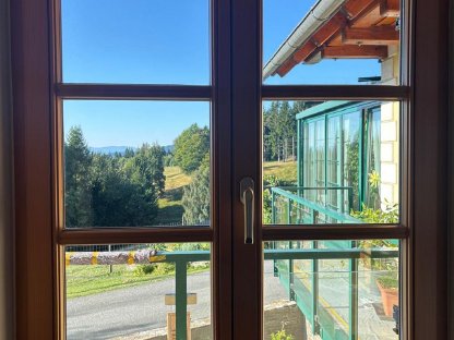 Bild 2:Holzfenster mit Balken