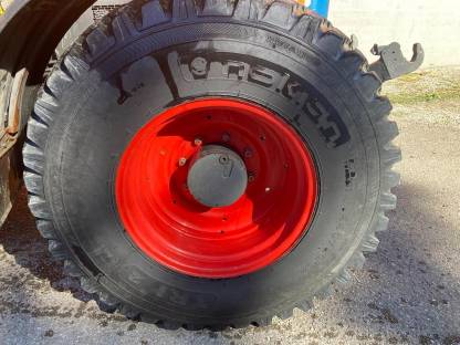 Bild 6:Kommunalreifen Kompletträder Fendt Straßenreifen