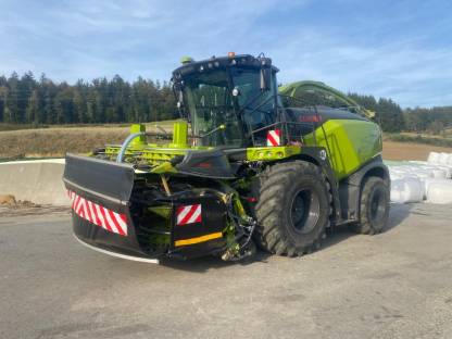 Bild 7:Maisernte mit Agrarservice Strasser