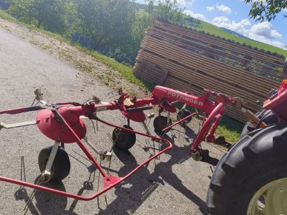 Bild 3:Kreiselheuer Pöttinger HIT 47N