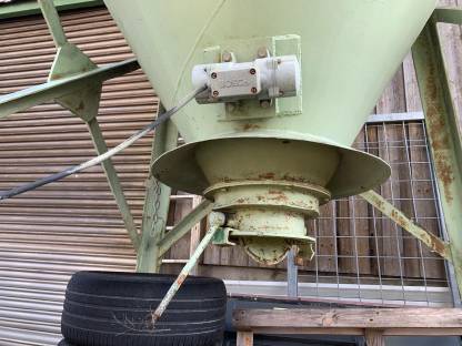 Bild 2:Kraftfuttersilo