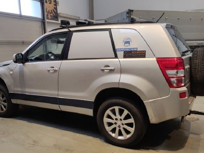 Bild 3:Suzuki Grand Vitara mit Schneepflug