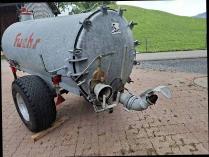 Bild 6:Fuchs Güllefass mit Möschaverteiler