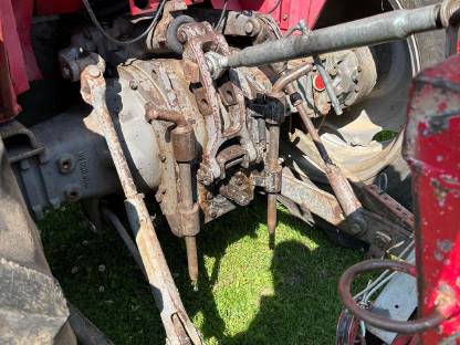 Bild 5:Traktor Massey Ferguson 565