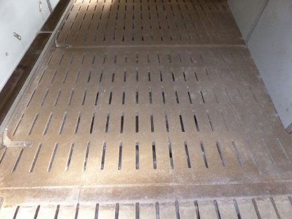 Bild 7:Schweinestall - Maststall, Lüftungen, Fütterung