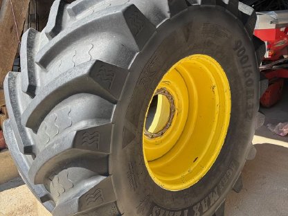 Bild 8:Verkaufe gebrauchte BKT Agrimax Teris 900/60R32 Komplettrad