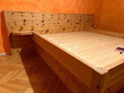 Bild 2:Zirbenbett massiv