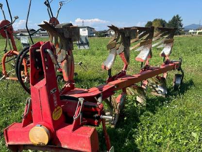 Bild 2:Pflug 4 Scharr Vogel und Noot