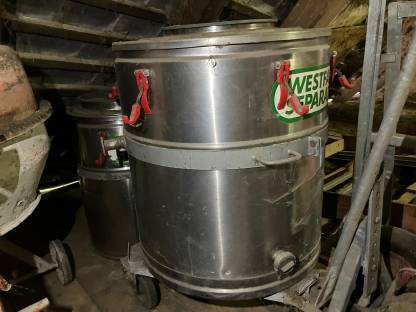 Bild 3:Milchtank mit Transportgestell