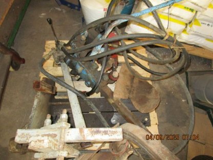 Bild 2:Stockräumgerät mit Konsole und Pflug