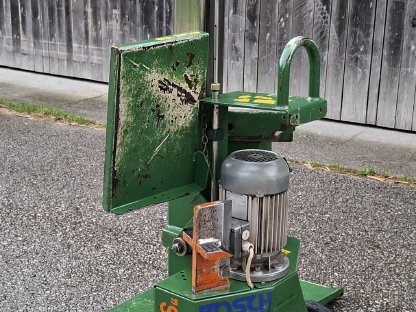 Bild 8:Holzspalter Posch mit Fußbedienung