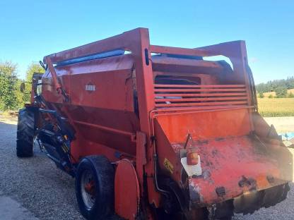 Bild 7:Futtermischwagen Kuhn 850