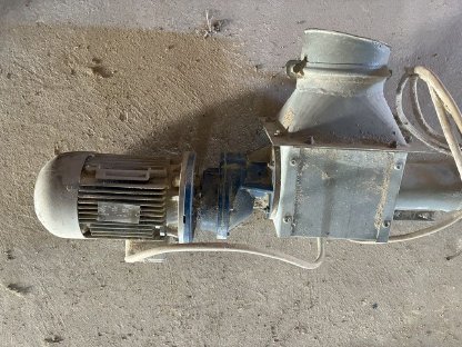 Bild 3:2x Förderschnecke mit Antriebsmotor