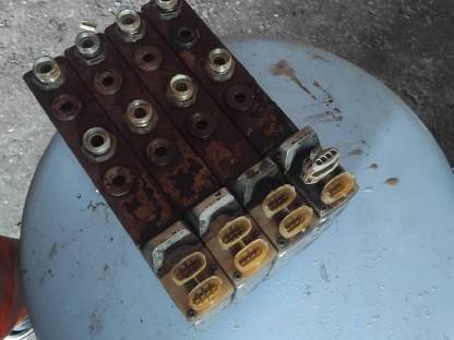 Bild 2:DW Steuergeräte für CVT, CVX, Tier 3