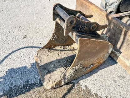 Bild 5:Minibagger CAT 302.7D