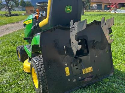 Bild 3:John Deere Aufsitzrasenmäher X147R