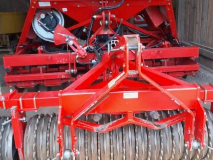 Bild 3:Sämaschine samt Frontpacker Horsch Express 3TD