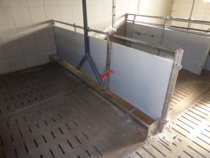 Bild 4:Schweinestall - Maststall, Lüftungen, Fütterung