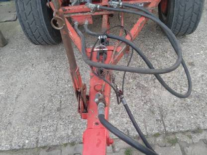 Bild 3:Burger Dreiseitenkipper Anhänger