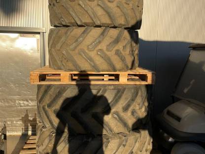 Trelleborg 540/65R24 und 600/65R38