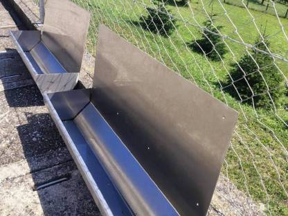 Bild 3:Futtertröge aus Edelstahl für Schweine