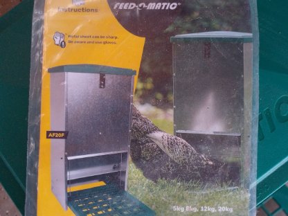Bild 4:Feedomatic Futterspender Hühner