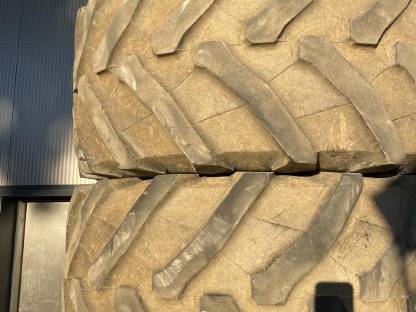 Bild 2:Trelleborg 540/65R24 und 600/65R38