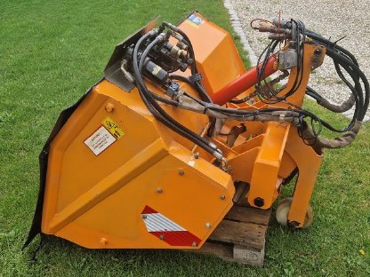 Bild 3:Springer Salzstreuer TSS 400 Unimog Schmidt Schneepflug John