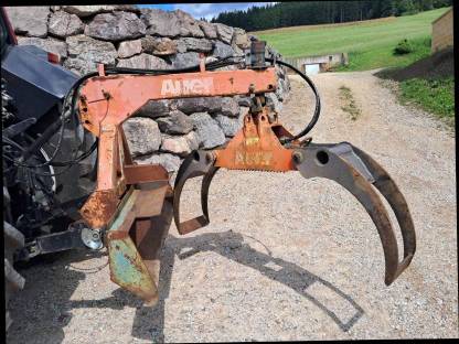 Bild 2:Holzrückezange Auer HRZ 1700