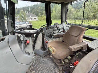 Bild 6:Valtra 8550