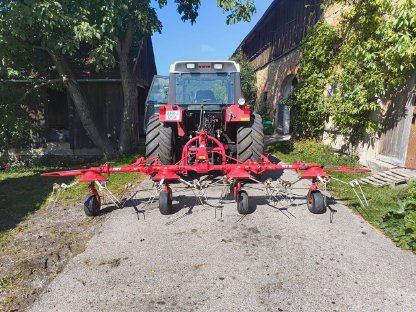 Bild 4:Kreiselheuer Pöttinger HIT 47N