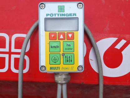 Bild 5:Pöttinger Kreiselegge und Sähmaschine Lion 301