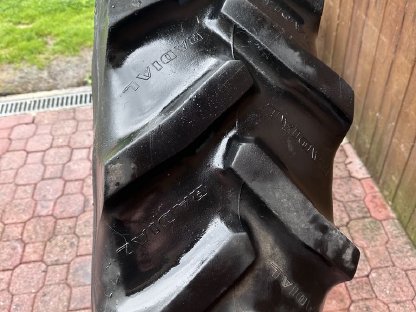 Bild 2:Traktor reifen