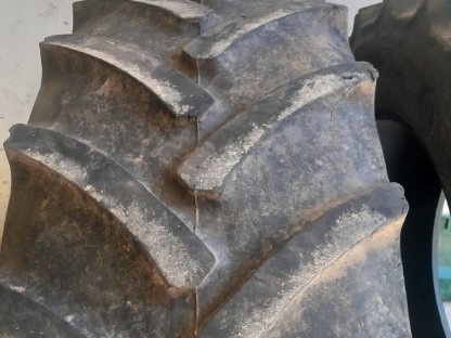 Bild 2:Reifen Continental Contract AC65 540/65R34 440/65R24