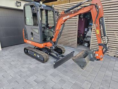 2 t Bagger, 3 Schaufeln, Powertilt AC 20F
