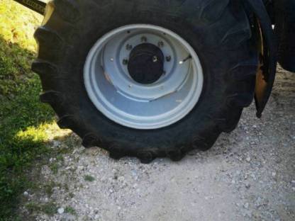 Bild 2:Traktorreifen 540/65R24 und 600/65R34