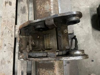 Bild 6:Hydraulischer Schnellwechsler und Löffelset Volvo/Pel Job