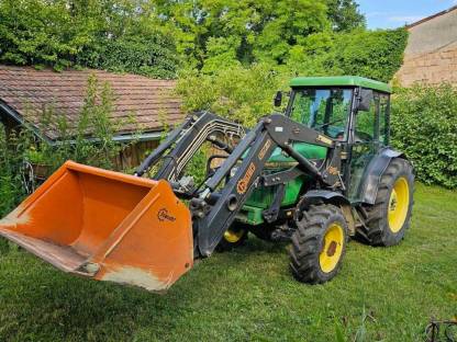 Bild 4:Traktor John Deere 5400 N