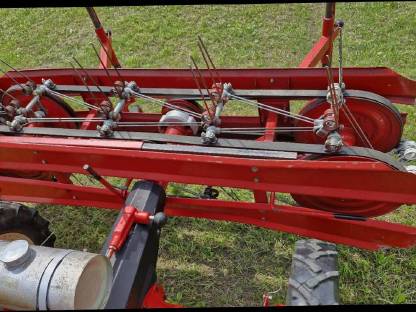 Bild 2:Pöttinger Heuraupe 160