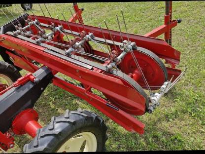 Bild 4:Pöttinger Heuraupe 160