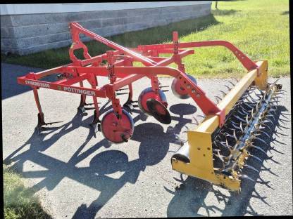 Bild 6:Pöttinger Grubber Synkro 2600